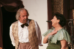 Professor Dr. Traugott Hermann Nägler (Rüdiger Schmidt) und Madame de la Rocco (Ursula Awischus)