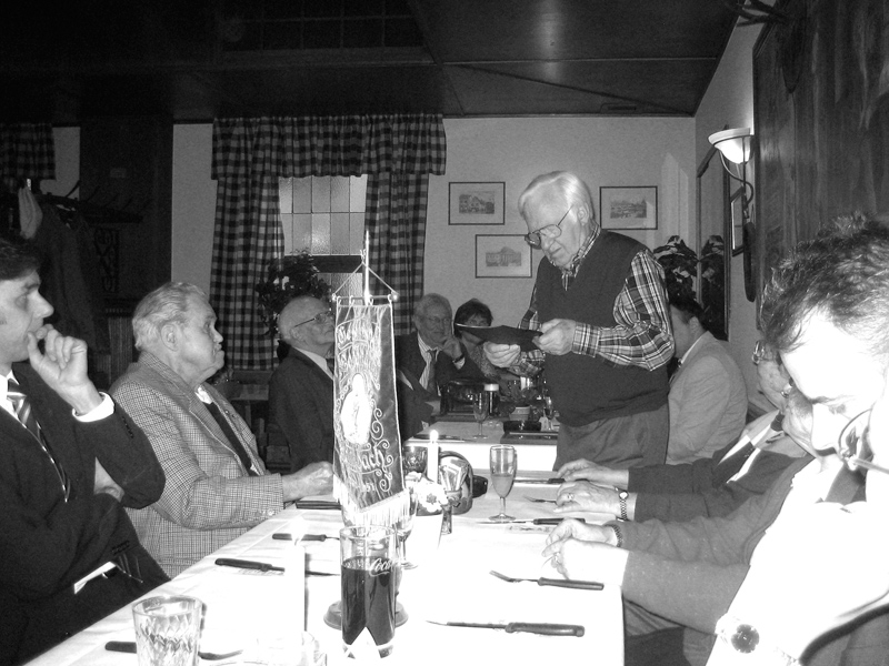 Heinz Steinle bei der Feierstunde anlässlich der Ernennung zum Ehrenmitglied am Sonntag den 26. März 2006 im Gasthaus "Zum Hirsch"