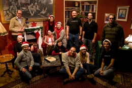 Unser Weihnachtsbild in der Dekoration des „kleinen Muck“ zeigt natürlich nur einen Teil des aktiven Teams!
