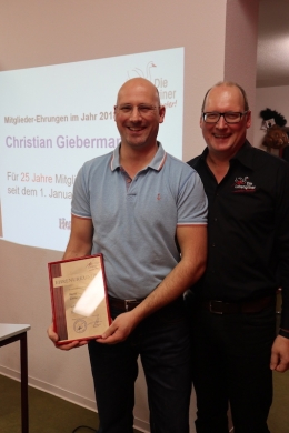 Ehrung von Christian Giebermann für 25-jährige Vereins-Mitgliedschaft durch den Vorsitzenden Armin Giebermann
